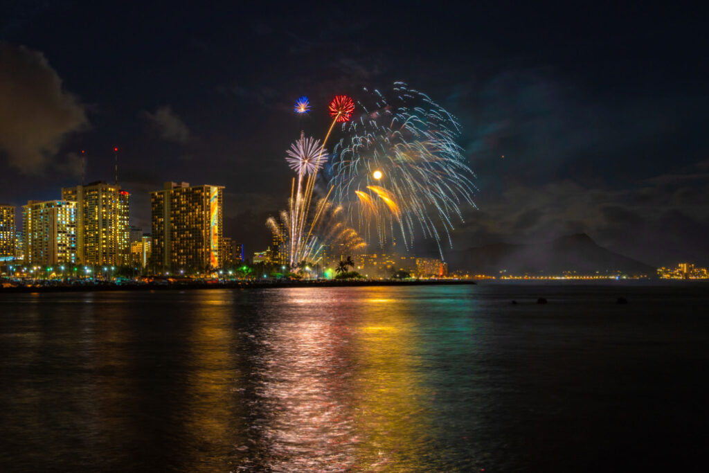 waikiki cruise evening fireworks